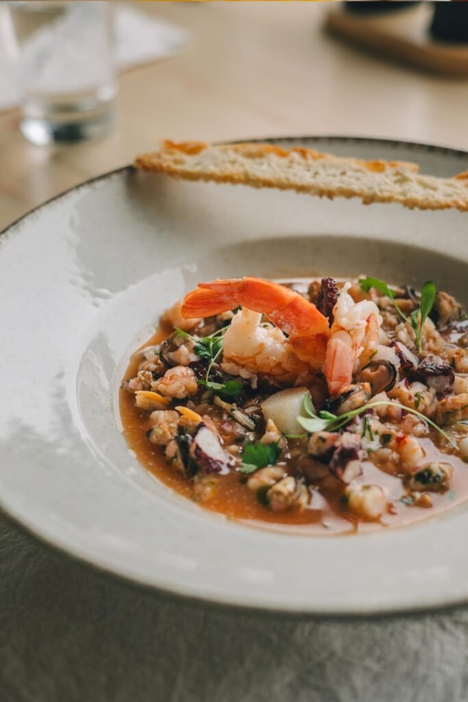 Plato de mariscos del restaurante