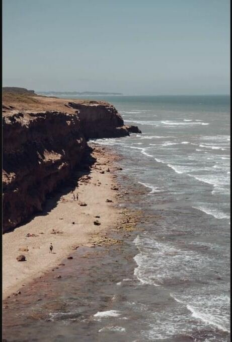 Acantilados frente al mar