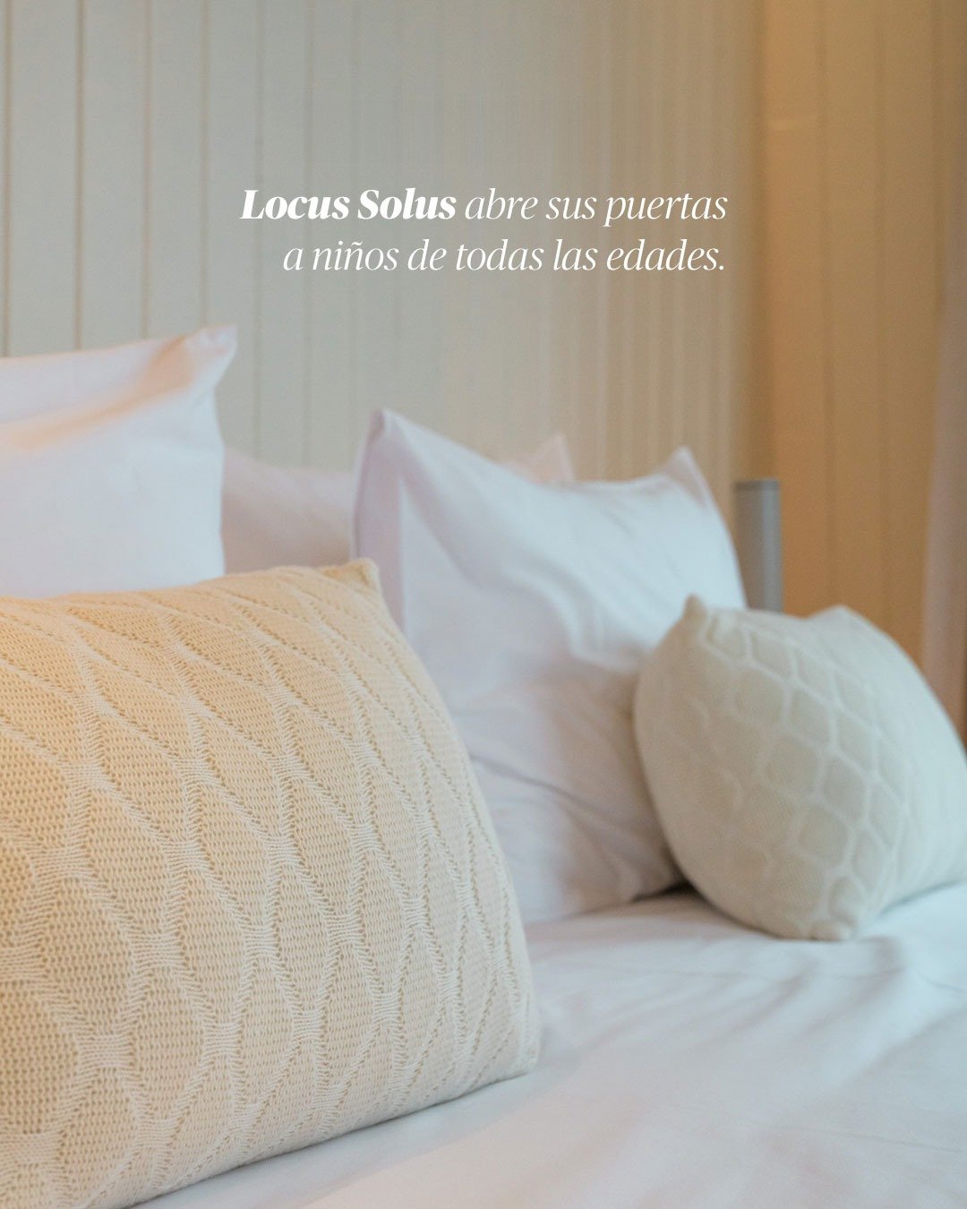 Locus Solus abre sus puertas a niños de todas las edades. Almohadones sobre la cama